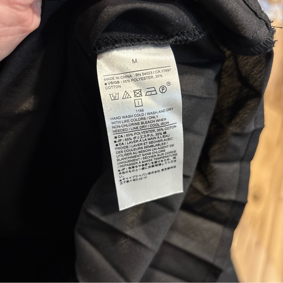 NWT Banana Republic Pleat-Back Poplin Shirt Size Med Black - Picture 10 of 10